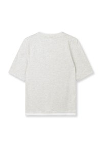 T-shirt à manches courtes, gris clair avec une texture douce. Présente un col rond simple et un ourlet droit. Design minimaliste.