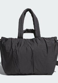 Μαύρη επενδεδυμένη τσάντα tote με δύο κοντά χερούλια, υφή στην επιφάνεια και λεπτομέρειες με σούρες υφάσματος, που διαθέτει ευρύχωρο εσωτερικό.