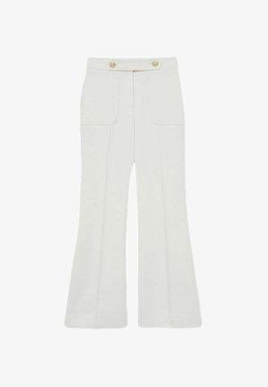 Weiße, weit geschnittene Hosen mit glatter Textur, die zwei Vorderentaschen, einen Reißverschluss und zwei goldfarbene Knöpfe am Bund aufweisen.