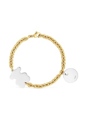 Bracciale a catena in oro con ciondolo a forma di orsetto in argento e targhetta rotonda in argento incisa con il nome del marchio "TOUS".