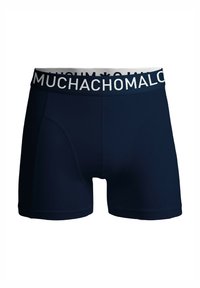Temno modri bokserice iz mehkega blaga z belim pasom z blagovno znamko "MUCHACHOMALO" ter oprijetim krojem za udobje.