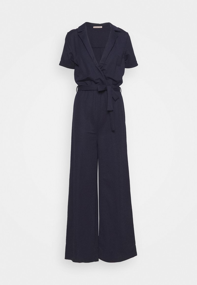 Combinaison bleu marine à manches courtes avec jambes larges, taille ceinturée et col en V avec revers.