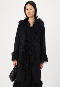 ONLY ONLVIENNA SUEDE COAT - Klassisk frakke - black