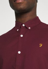 Farah BREWER SLIM FIT OXFORD SHIRT - Overhemd - bordeaux