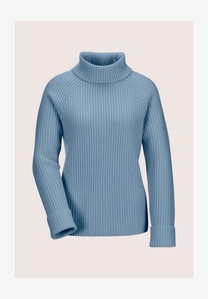 Lichtblauwe gebreide coltrui met lange mouwen en omgeslagen manchetten op een effen achtergrond.