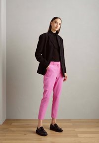 b.young BYDanta - Chino - super pink