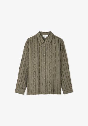 Olivgrünes, knöpfbares Hemd mit strukturiertem, geripptem Design. Lange Ärmel mit geknöpften Manschetten und klassischem Kragen.