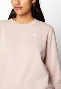Nike Sportswear - CLUB CREW - Sweatshirt - pink oxford/white - 5