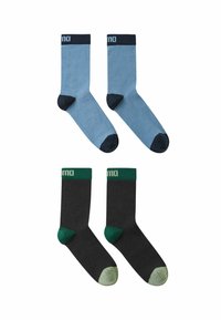 Set von vier Socken: zwei hellblaue mit dunkelblauen Akzenten und zwei dunkelgraue mit grünen Akzenten. Aus Stoff mit gerippten Bündchen.