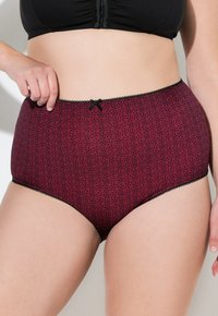 Mutandine a vita alta in burgundy con un motivo floreale, caratterizzate da pizzo nero e un piccolo fiocco decorativo in vita.