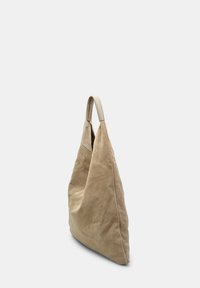 Beige suède tas met een hoekige vorm,Textuur oppervlak en een enkele stevige handgreep. Beschikt over een minimalistisch ontwerp en geen zichtbare hardware.
