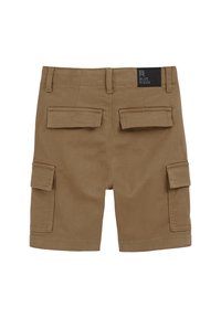 Cargo shorts in een lichtbruine kleur, gemaakt van katoen met twee zijzakken en twee achterzakken met klep. Heeft een zwart label op de taille.