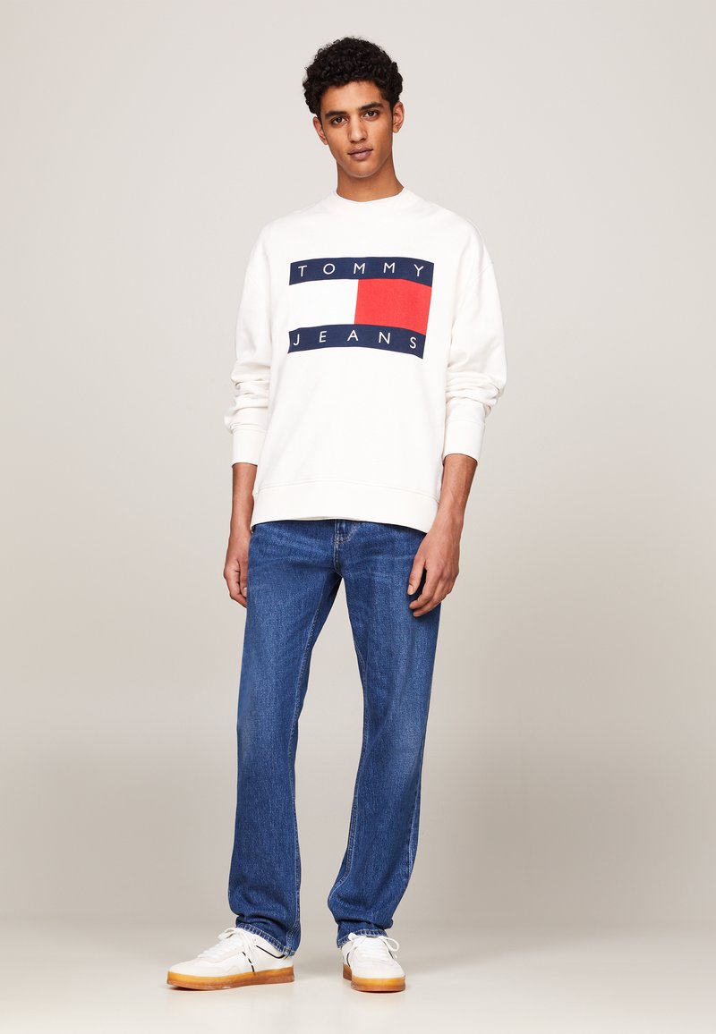 Tommy Jeans BIG FLAG CNECK - Sweatshirt - ancient white/white 