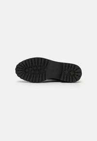 Geox IRIDEA - Stivaletti con plateau - black