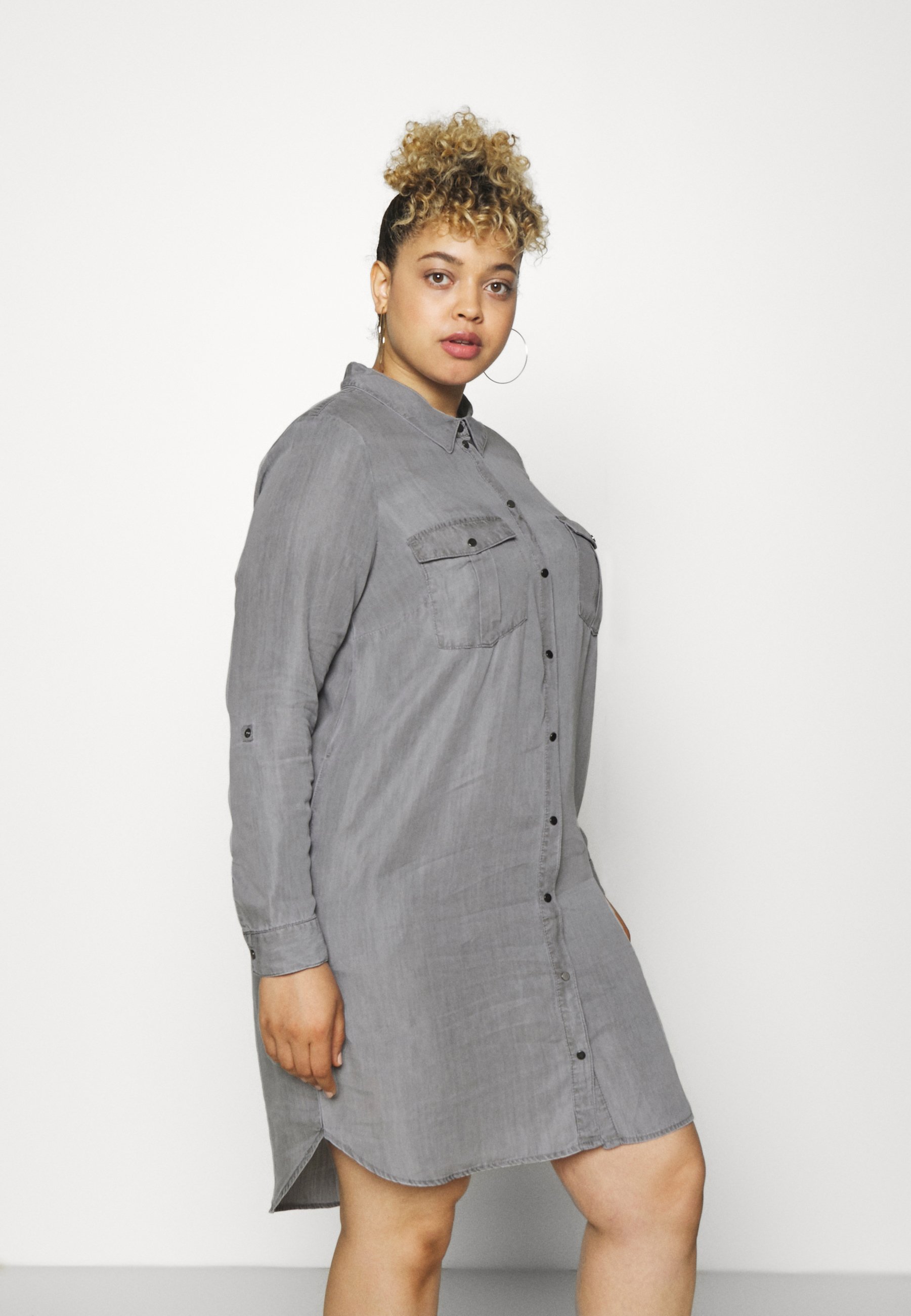 grey shirt dress