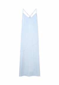 Šviesiai mėlynas, be rankovių midi suknelė su V formos dekolete, kryžminėmis nugaros juostomis ir asimetriniu dizainu su įstrižais siūlų detalėmis.