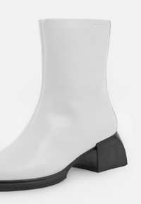 Vagabond VIVIAN - Stiefelette - white