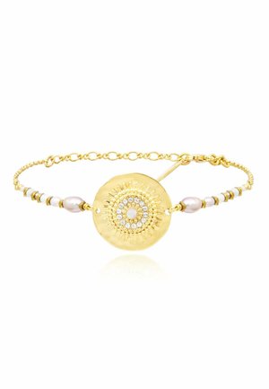 Bracelet délicat en or avec un centre rond gravé comportant une perle et de petits cristaux, encadré de perles roses et de perles dorées sur des maillons de chaîne.