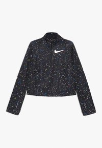 Schwarze Jacke mit Reißverschluss und buntem, verstreutem Farbspritzer-Muster, langen Ärmeln und hohem Kragen. Mit einem reflektierenden Nike-Logo auf der Vorderseite.