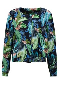 Blouse courte en bleu marine avec un imprimé floral vibrant vert et rose. Manches longues avec des poignets élastiques et un col rond. Texture de tissu lisse.