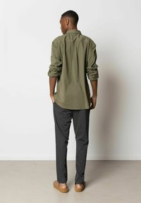 Clean Cut Copenhagen STRETCH  - Camisa elegante - army