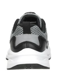 Zwart-grijze sportschoen met een bovenwerk van mesh, een gewatteerde kraag en een rubberen zool met textuur aan de achterkant voor extra grip.