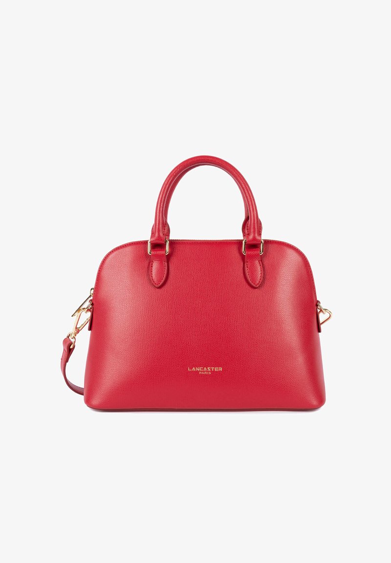 Sac à main en cuir rouge avec deux poignées arrondies, logo doré "Lancaster Paris" et bandoulière amovible avec attaches dorées.