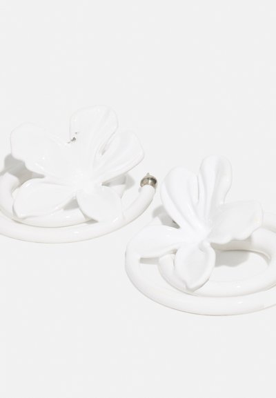 HUGO KREIT FLORAL TWIST - Σκουλαρίκια - white