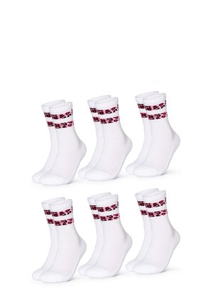 Sechs Paar weiße Kurzsocken mit zwei rosa und schwarzen Leopardenstreifen nahe dem oberen Rand, angeordnet in zwei Reihen auf weißem Hintergrund.