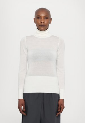 Hvit turtleneck topp laget av lett, gjennomsiktig stoff, med lange ermer, en tettsittende design og ribbestrikket tekstur ved mansjettene og nederkanten.