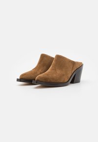 COACH PALOMA MULE - Pantofle na podpatku - coconut