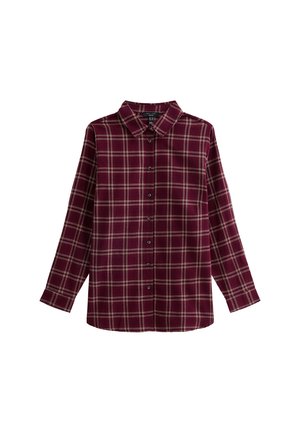 Camisa de cuadros burdeos con mangas largas, cierre de botones en la parte delantera, cuello y líneas en crema contrastantes en un patrón de ajedrez. Textura de tela suave.