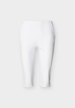 Pantalon blanc sur mesure, court, à coupe ajustée et devant plat, présenté sur un fond gris clair uni.