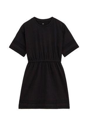 Sort kortærmet kjole med elastisk talje og blondekant på ærmer og kant, med rund halsudskæring og simpel silhuet.
