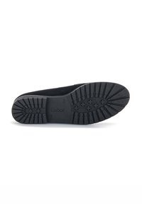 Suela de zapato de ante negro con agarre de goma texturizado, que presenta un patrón de estrías horizontales y verticales. Logotipo "Gabor" en relieve en un lado.