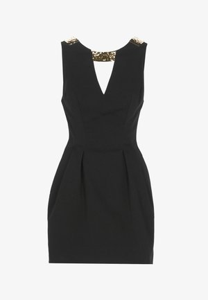 Abito nero senza maniche fino al ginocchio con scollo a V e rifiniture in metallo dorato sulle spalle e sulla fascia posteriore.