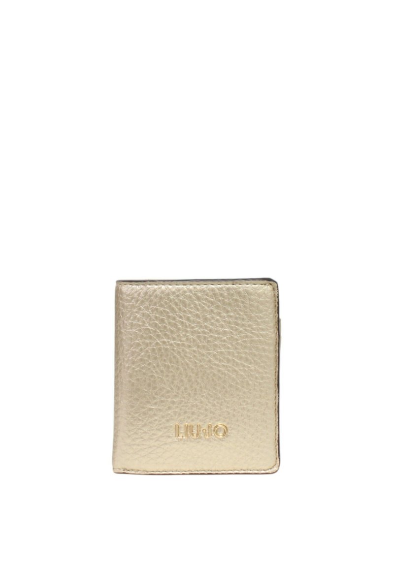 Portafoglio in pelle dorata con superficie testurizzata, caratterizzato da un design ripiegato e logo "LIU JO" in rilievo sulla parte frontale. Forma compatta e rettangolare.