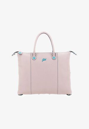 Borsa a mano in pelle rosa chiaro con doppi manici, dettagli con bottoni turchesi e un piccolo logo centrale.