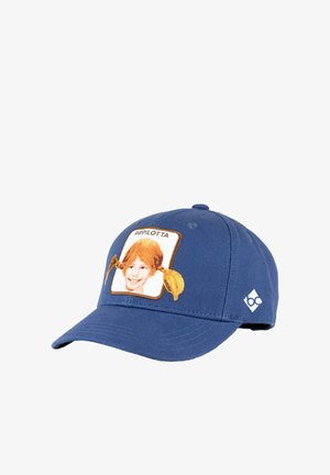Blaues Baseballcap mit einem Aufnäher vorne, der ein lächelndes Mädchen mit roten Zöpfen zeigt und mit "PIPPILOTTA" beschriftet ist, kleines weißes Logo an der Seite.