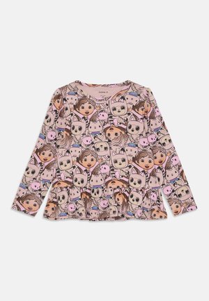 Langärmliges Shirt aus pinkem Stoff mit einem verspielten Muster aus Cartoon-Gesichtern und Tieren. Mit Rundhalsausschnitt und Rüsche am Saum.