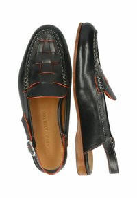 Schwarze Leder-Slingback-Schuhe mit orangefarbenen Nähten, gewebtem Design an der Zehenpartie und einem niedrigen Holzabsatz. Mit einer silbernen Schnalle an der Seite.