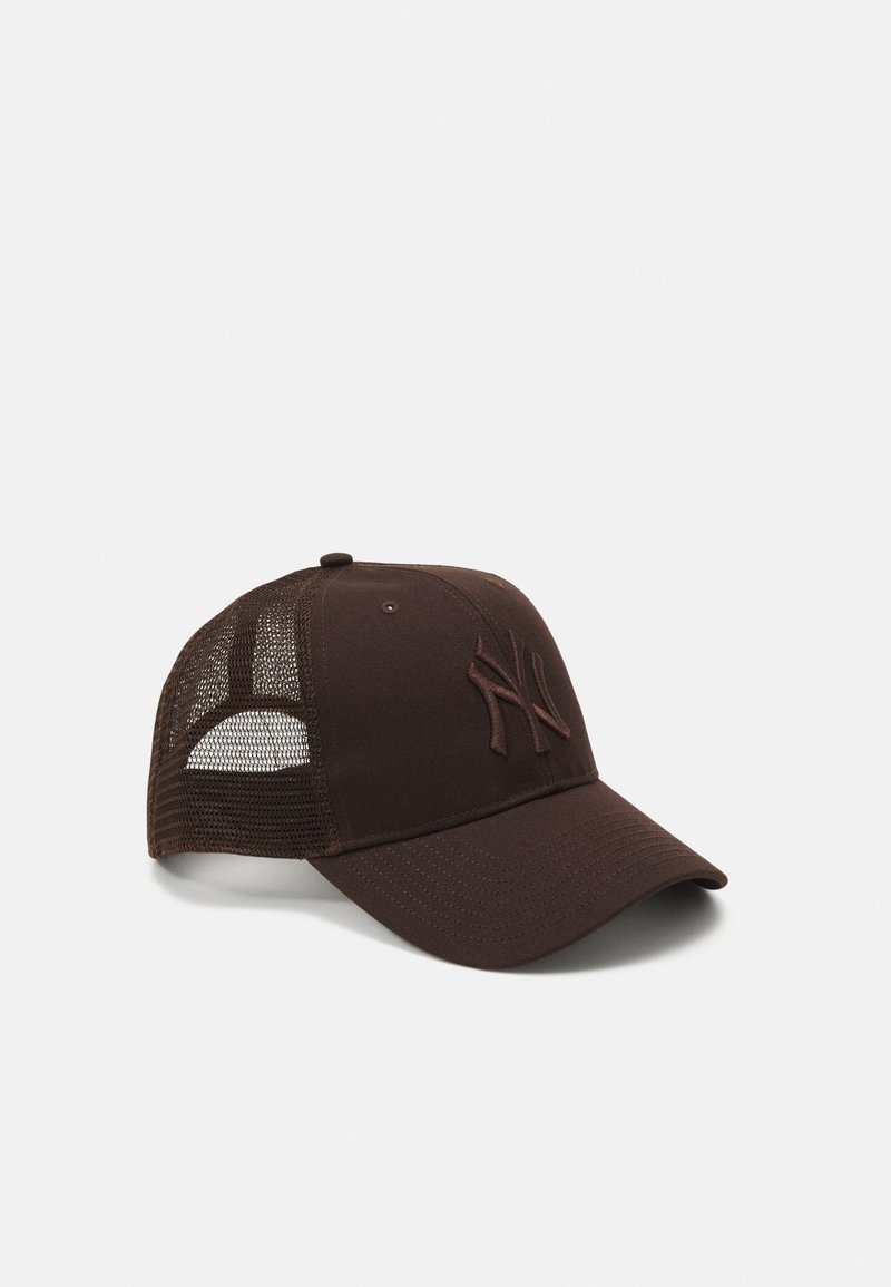 Brun caps med buet skygge og mesh-sidelapper. Har en brodert logo foran. Teksturgarn med en tilpasset bakside.