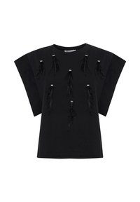 Maglietta nera over size con maniche larghe, caratterizzata da otto dettagli in piume nere testurizzate, ciascuna fissata con hardware in argento.