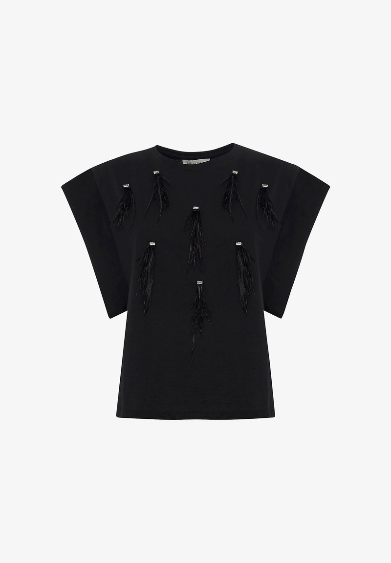 Maglietta nera over size con maniche larghe, caratterizzata da otto dettagli in piume nere testurizzate, ciascuna fissata con hardware in argento.