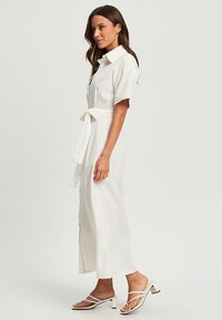 CALLI CHARLI - Haljina-majica - white