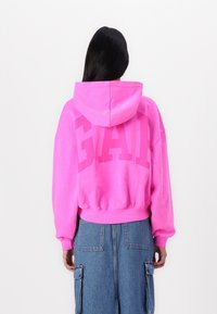 GAP LOGO CROPPED - Sweatshirt - standout pink