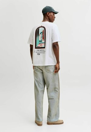 - T-shirt z nadrukiem