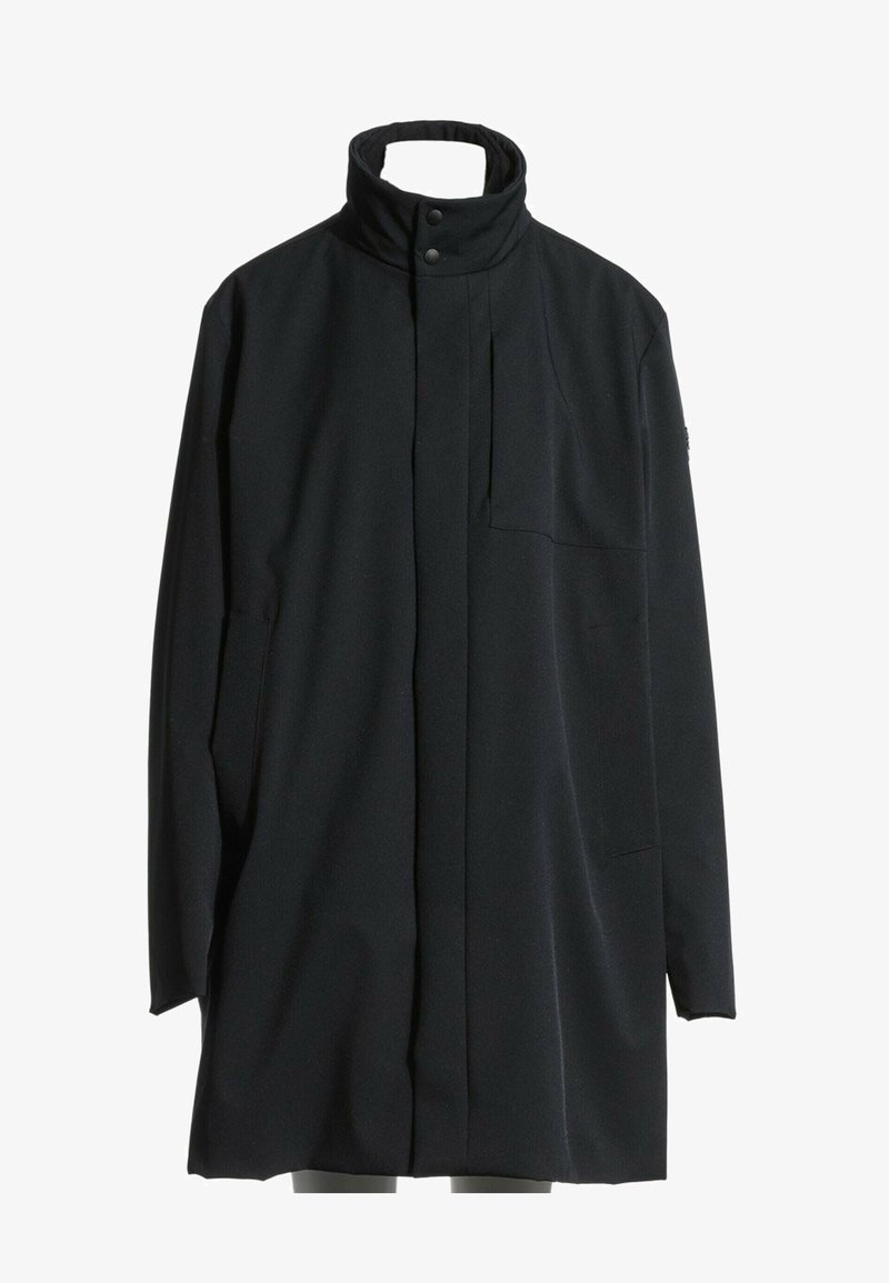 Manteau long noir avec col montant fermé par deux boutons, fermeture avant dissimulée et manches longues, présenté sur un fond blanc uni.