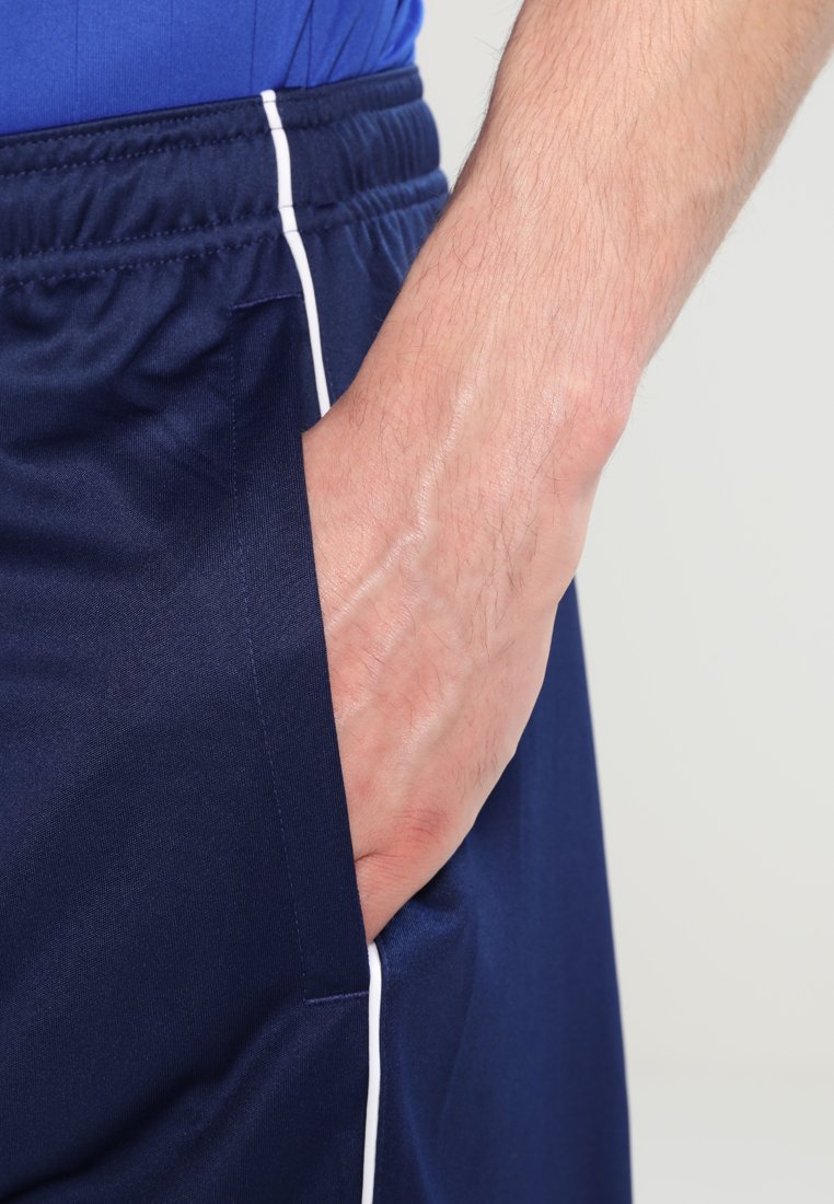 Men CORE ELEVEN PRIMEGREEN FOOTBALL 1/4 SHORTS - Sports shorts Men CORE ELEVEN PRIMEGREEN FOOTBALL 1/4 SHORTS - Sports shorts