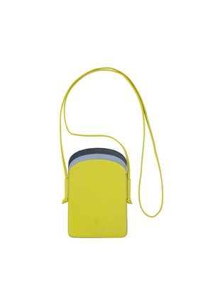 Gelbe Leder-Crossbody-Tasche mit verstellbarem Trageriemen, rundem Oberkant und geschichteten Farb-Fächern in Schwarz, Blau und Grau.